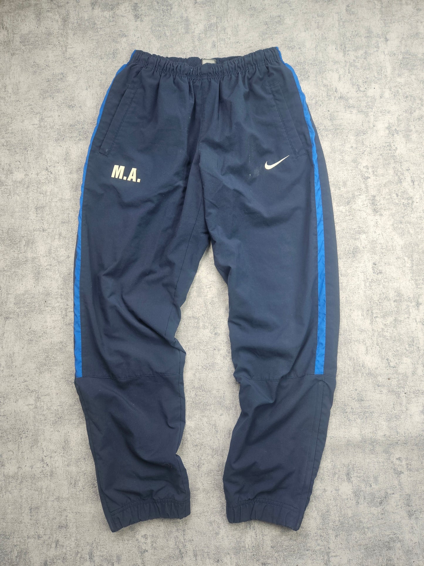 Nike Wesfalia Trainingsanzug von Akivintage, Größe L, in sportlichem Design, mit Nike-Logo und bequemer Passform.