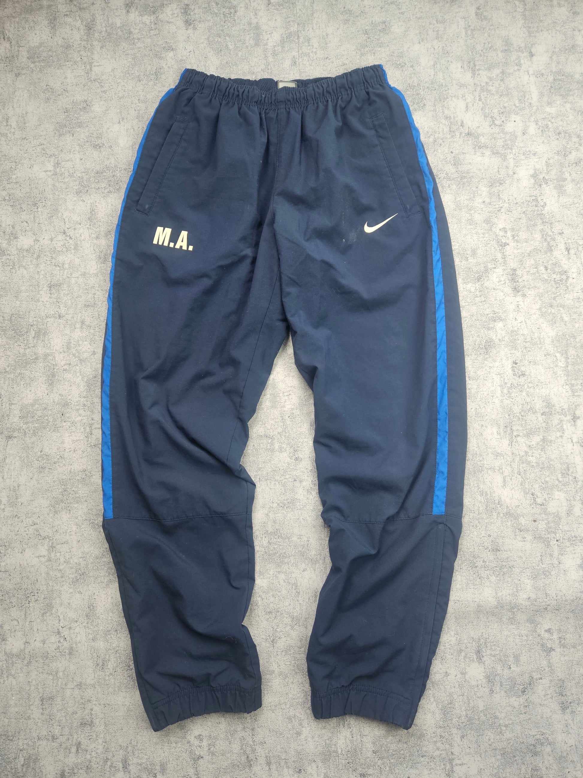 Nike Wesfalia Trainingsanzug von Akivintage, Größe L, in sportlichem Design, mit Nike-Logo und bequemer Passform.