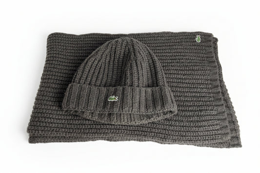 Lacoste Beanie und Schal für Unisex, kuscheliges Strick-Set in neutralen Farben, ideal für kaltes Wetter