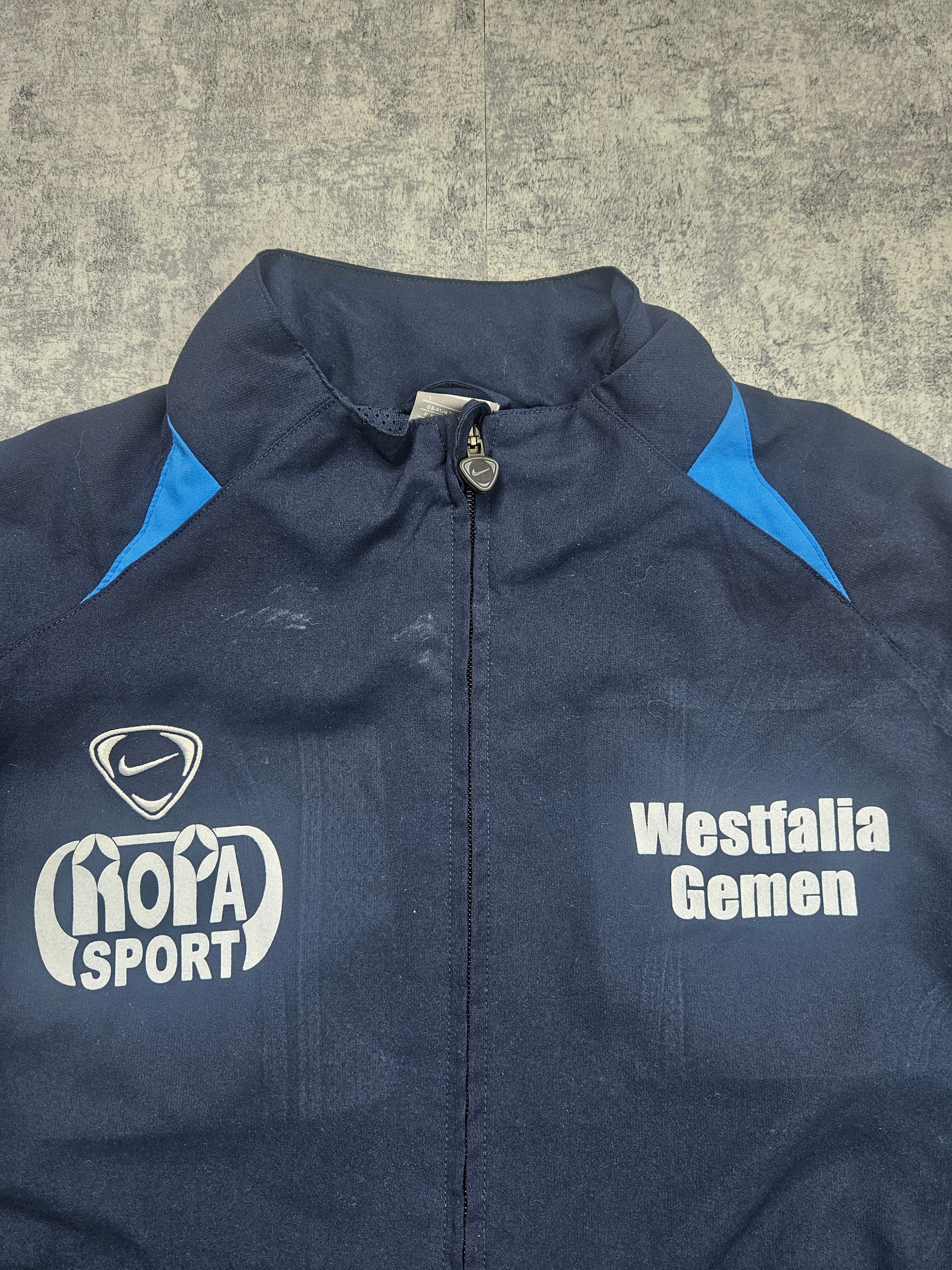 Seltene Nike Wesfalia Trainingsanzug in Größe L von Akivintage, sportliches Design, bequemes Material, detaillierte Nahaufnahme