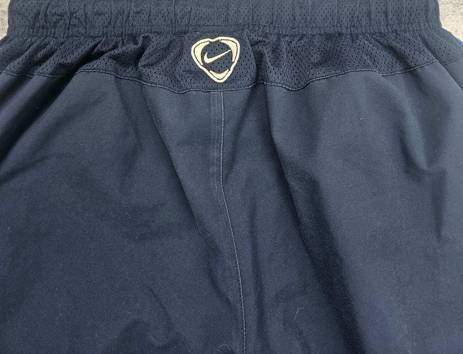 Seltene Nike Wesfalia Trainingsanzug in Größe L, Akivintage, mit sportlichem Design und bequemer Passform.