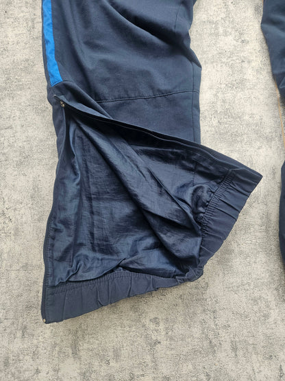 Seltenes Nike Wesfalia Trainingsanzug in Größe L, Akivintage, mit sportlichem Design und bequemer Passform, auf einem Model getragen